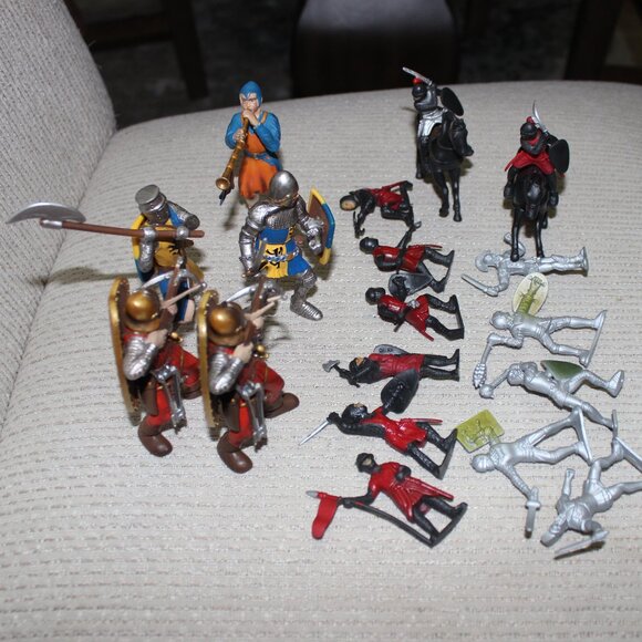 3/$55❤️5pc Schleich +15pc D&D Inc lot medieval knights figures horses trumpeter - Picture 10 of 11
